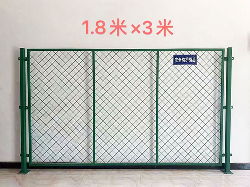 鋼板網(wǎng)菱形孔護(hù)欄